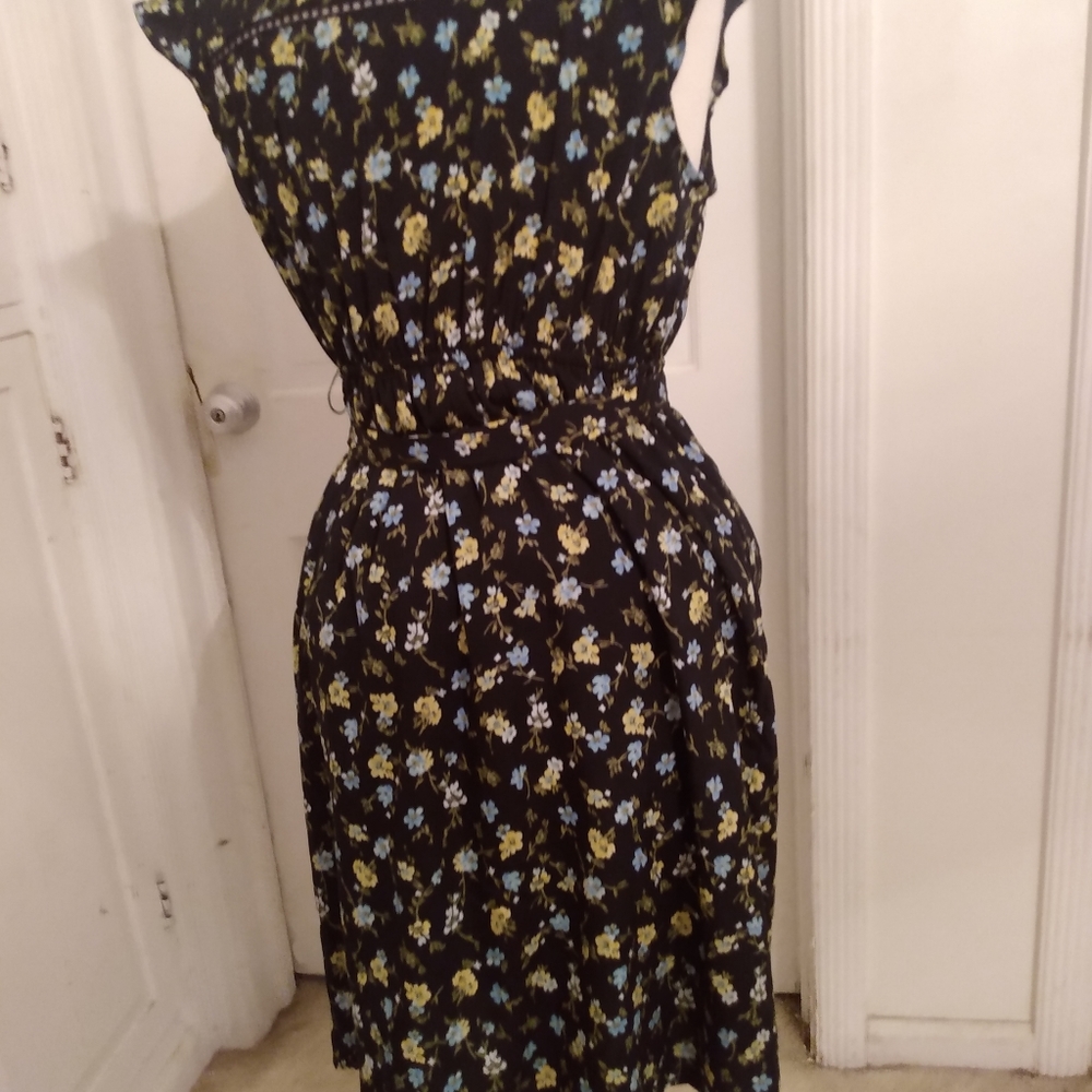 Dress - Picture 9 of 9